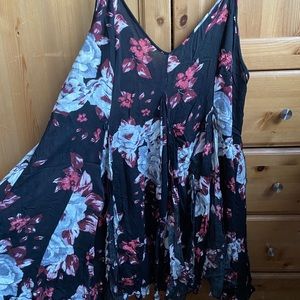 Free people flower top with wavy bottom. Worn once